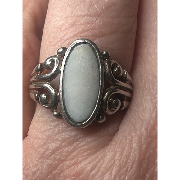 The Unbranded Brand Jewelry - Vintage Sterling Silver Ring w/ Snow White Pearl Stone - Ring Size7